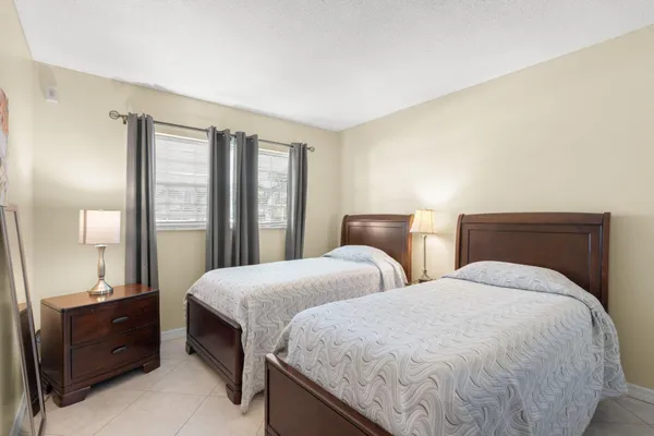 $1,700 | 1971 Southeast 5th Court, Unit 203, Pompano Beach, FL 33060