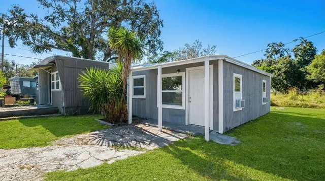 a view of a house with a yard