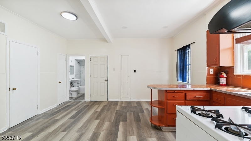 253 Franklin Street, Unit 1 Elizabeth Port, NJ 07206 - Photo 3 of 10