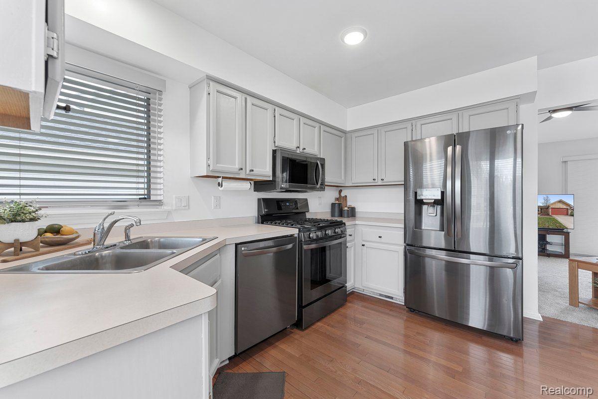 2383 Cranbrook Road Canton, MI 48188 - Photo 7 of 24 Updated kitchen