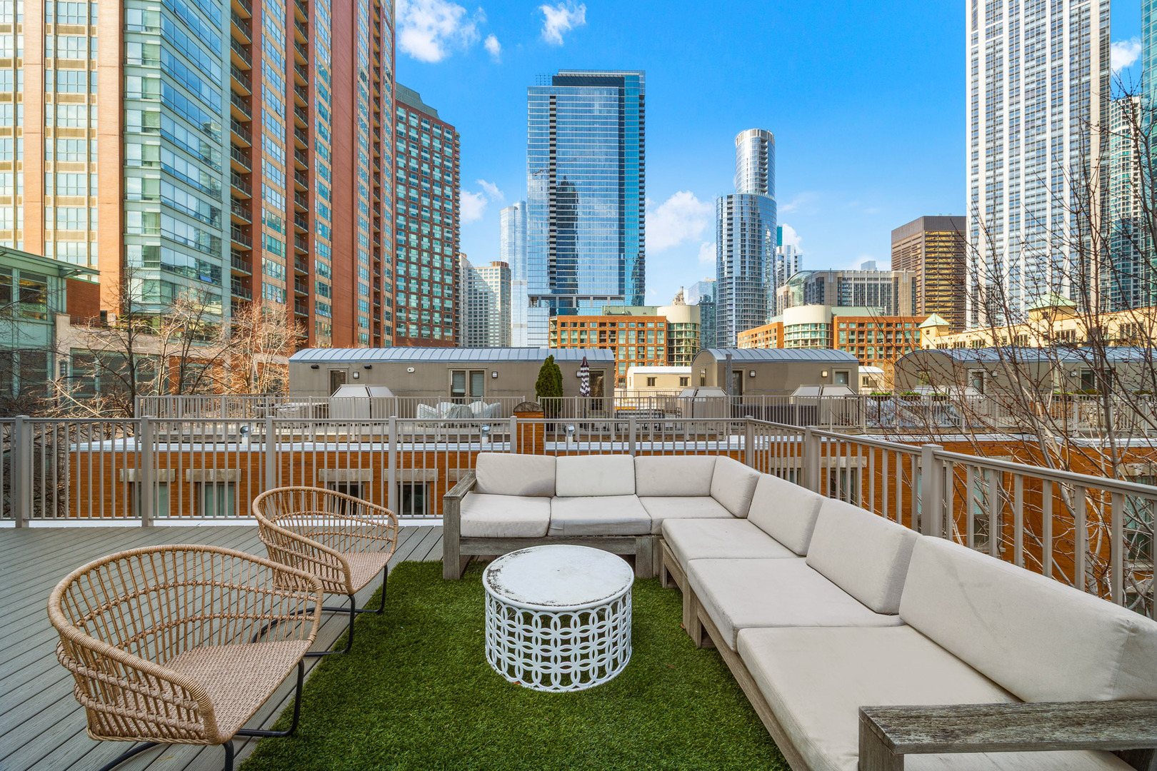 438 East North Water Street Chicago, IL 60611 - Photo 27 of 42 a balcony with furniture and a couch