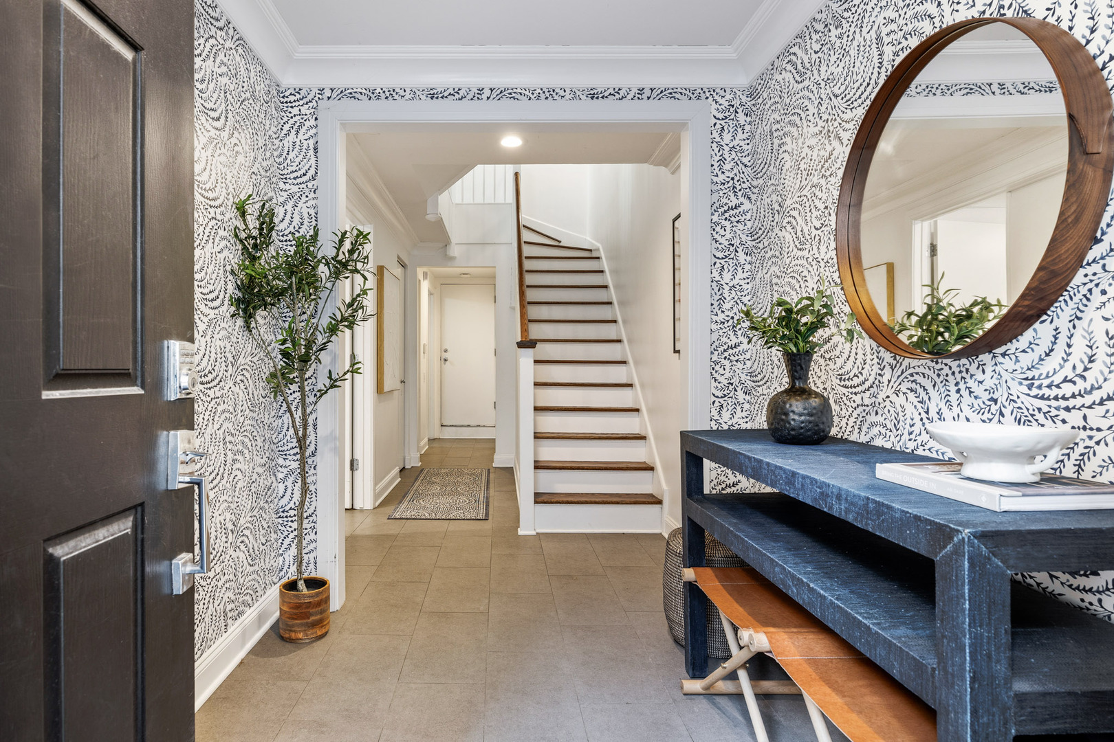 438 East North Water Street Chicago, IL 60611 - Photo 32 of 42 a view of a hallway with workspace and a mirror