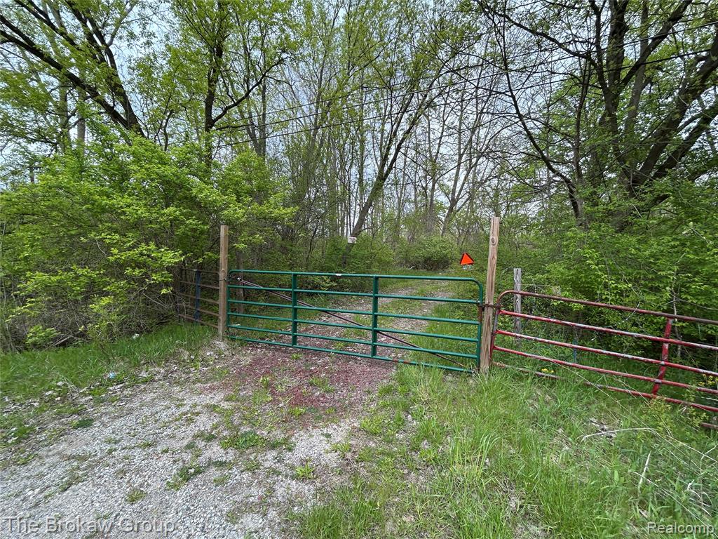 6120 Kelly Road Flushing, MI 48433 - Photo 1 of 8