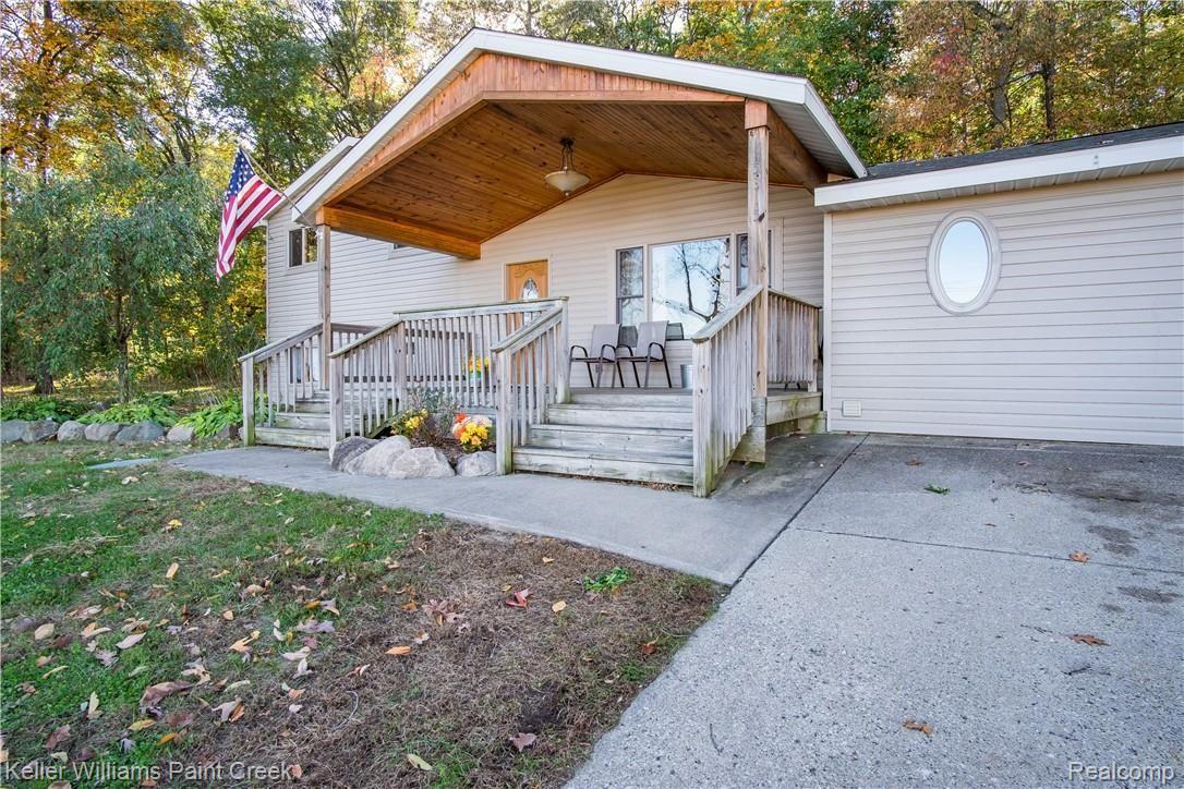 5315 Hickory Ridge Road Holly, MI 48442 - Photo 5 of 41 HickoryRidgeExterior_5315_Front_02.jpg