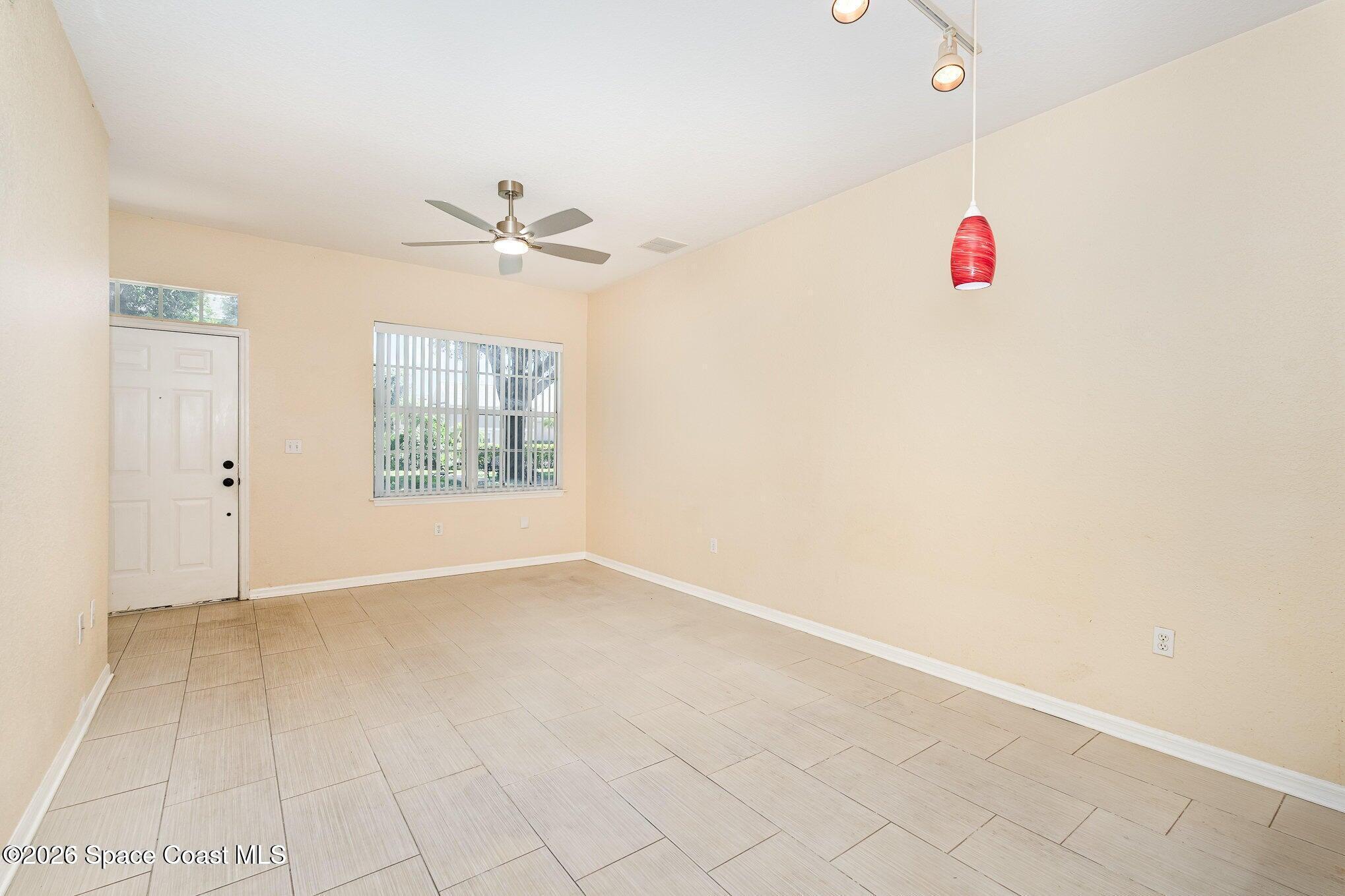 110 Colibri Way, Unit 106 Melbourne, FL 32901 - Photo 6 of 28 an entryway