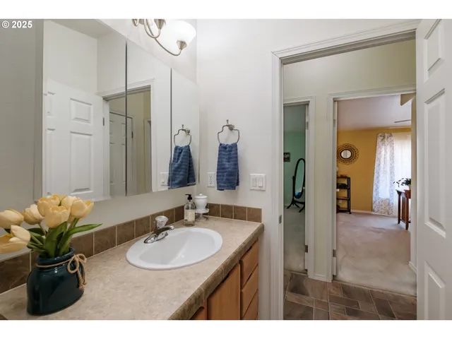 $235,000 | 698 Royalty Circle Northeast, Salem, OR 97301