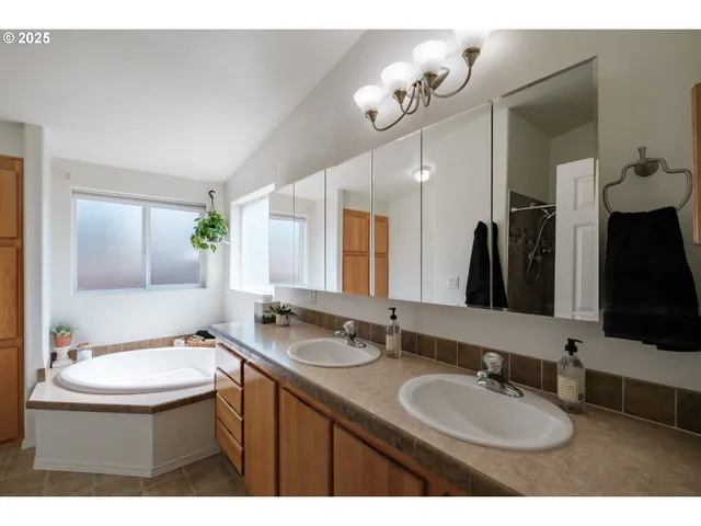 $235,000 | 698 Royalty Circle Northeast, Salem, OR 97301