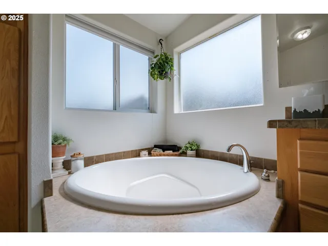 $235,000 | 698 Royalty Circle Northeast, Salem, OR 97301