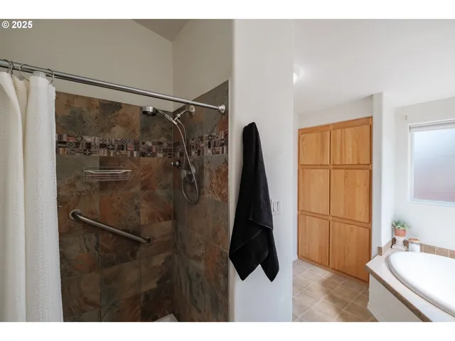 $235,000 | 698 Royalty Circle Northeast, Salem, OR 97301