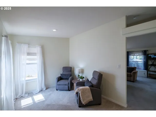 $235,000 | 698 Royalty Circle Northeast, Salem, OR 97301