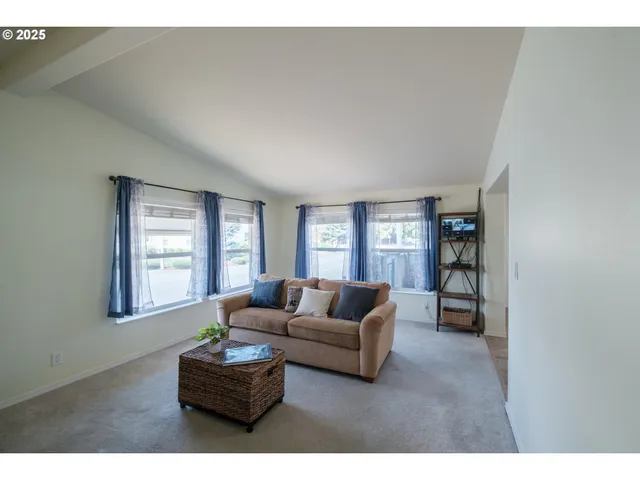 $235,000 | 698 Royalty Circle Northeast, Salem, OR 97301