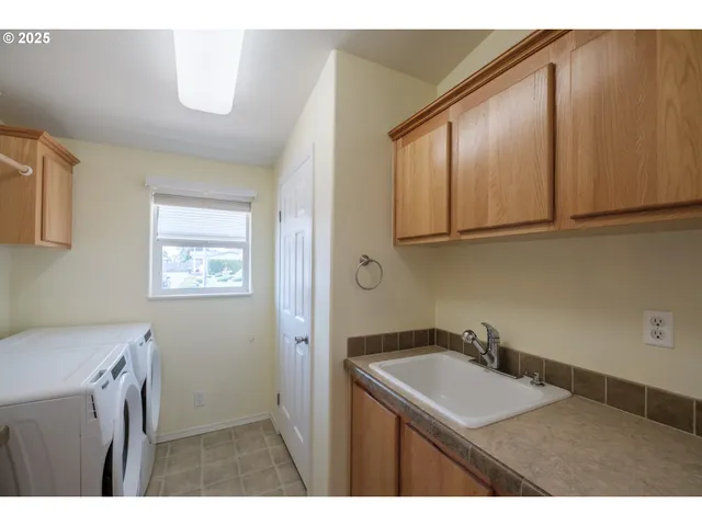 $235,000 | 698 Royalty Circle Northeast, Salem, OR 97301