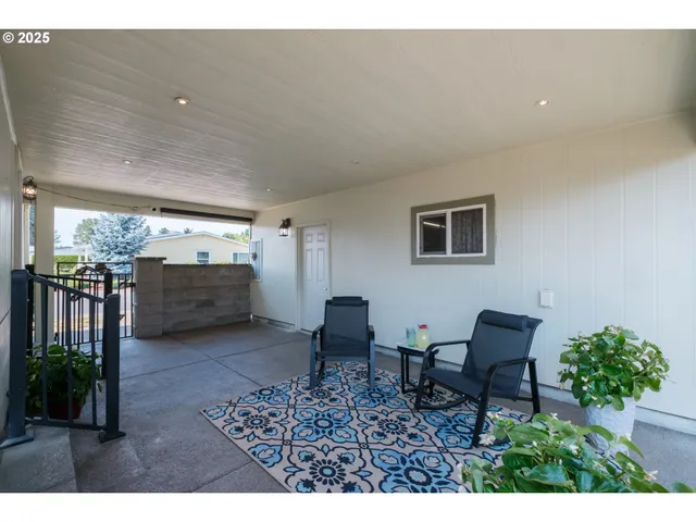 $235,000 | 698 Royalty Circle Northeast, Salem, OR 97301