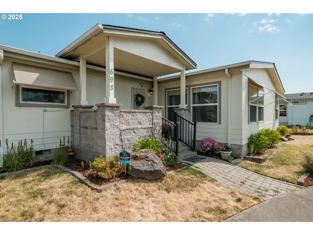 $235,000 | 698 Royalty Circle Northeast, Salem, OR 97301