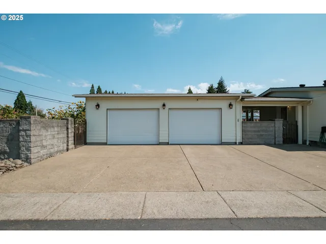 $235,000 | 698 Royalty Circle Northeast, Salem, OR 97301