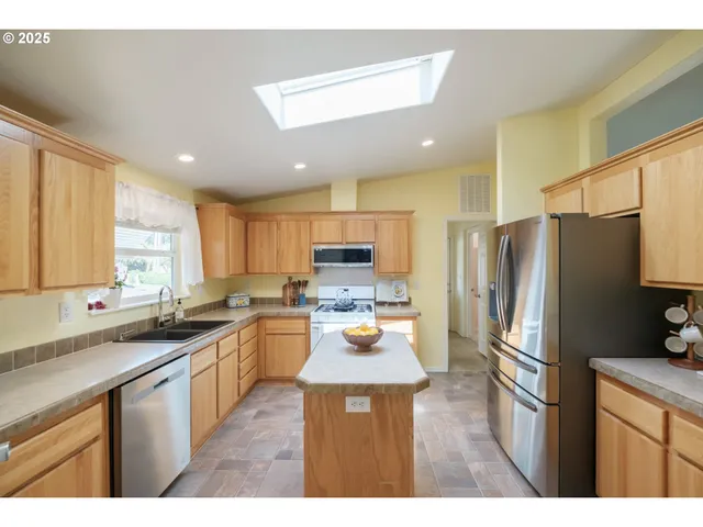 $235,000 | 698 Royalty Circle Northeast, Salem, OR 97301