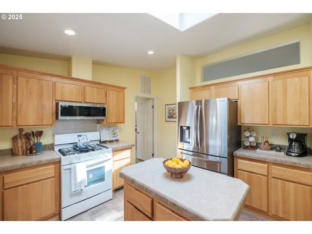 $235,000 | 698 Royalty Circle Northeast, Salem, OR 97301