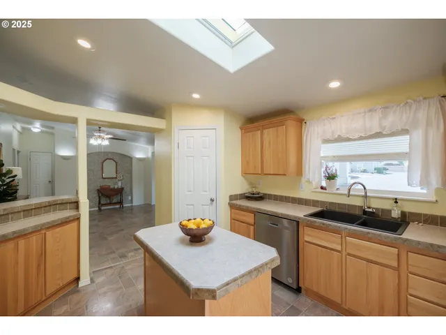 $235,000 | 698 Royalty Circle Northeast, Salem, OR 97301