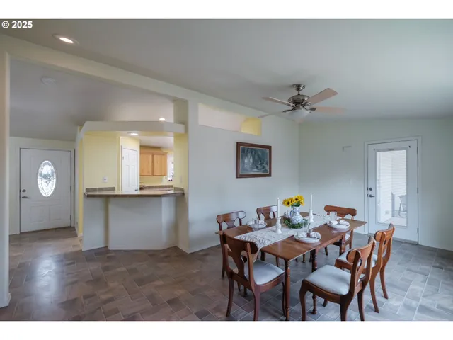 $235,000 | 698 Royalty Circle Northeast, Salem, OR 97301