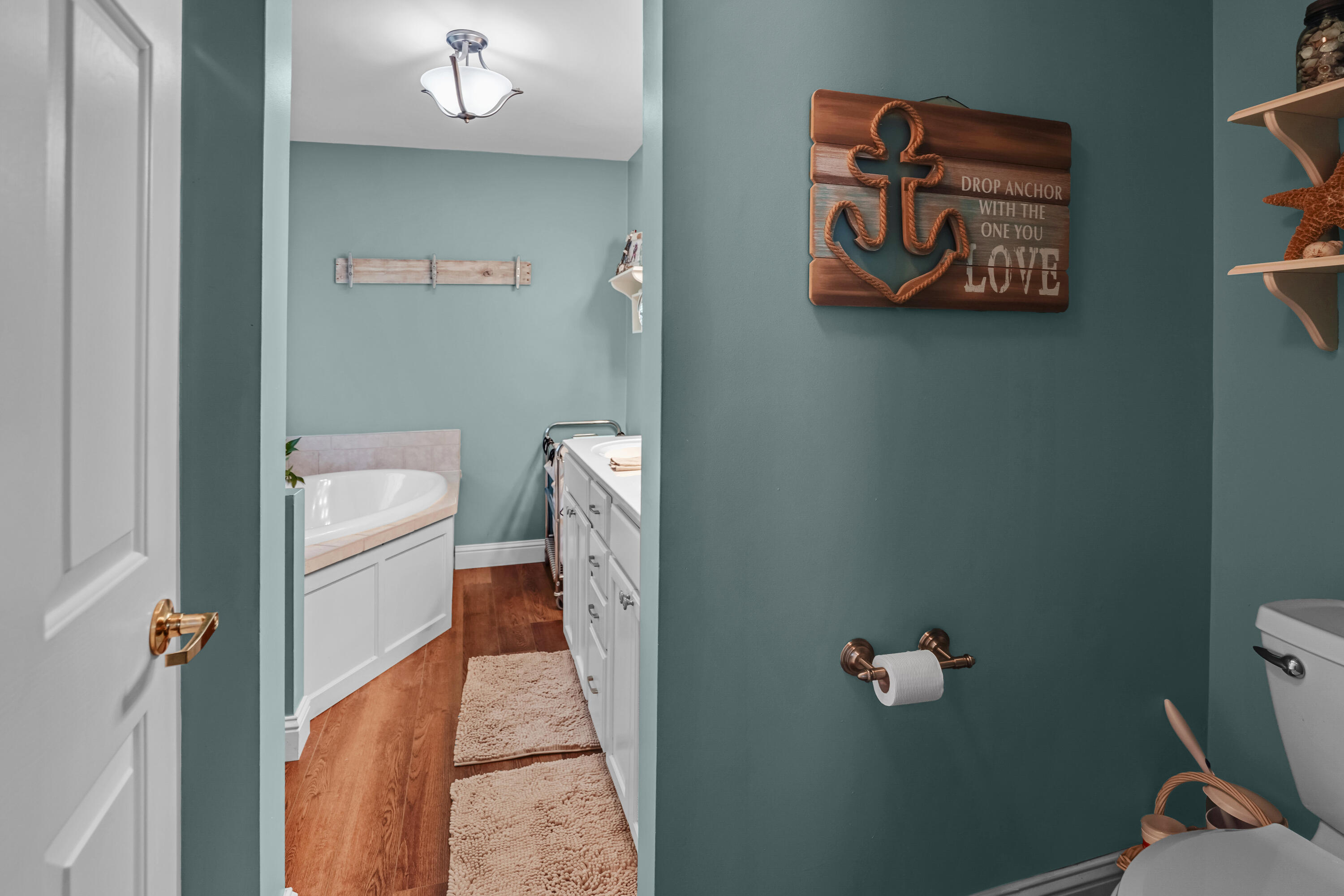 401 Whisperway Road Moneta, VA 24121 - Photo 25 of 60 Primary Bathroom