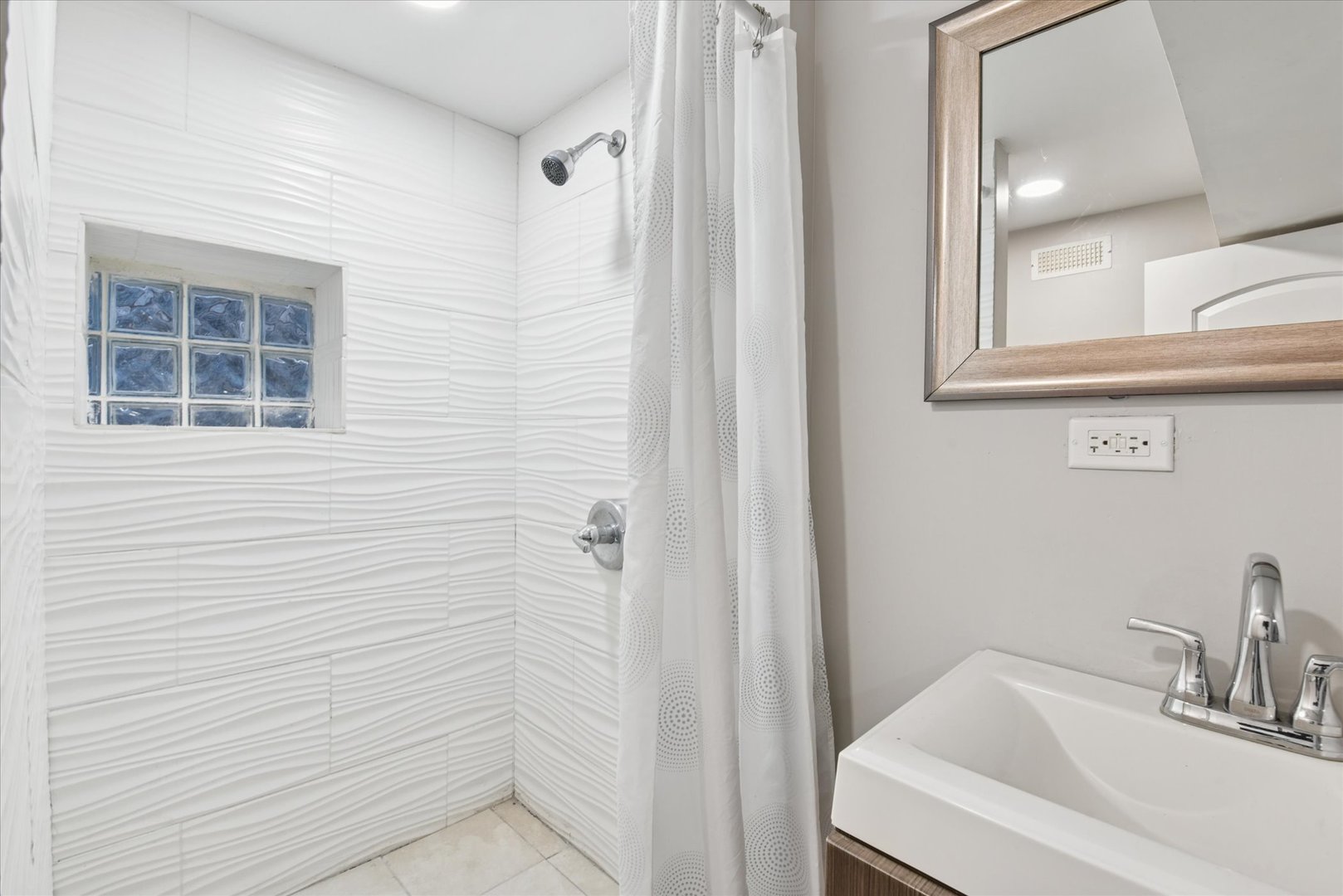 6511 South Vernon Avenue Chicago, IL 60637 - Photo 27 of 37