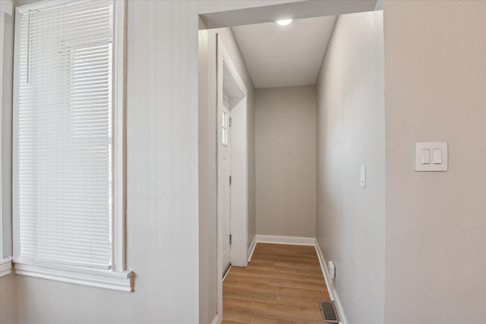 6511 South Vernon Avenue Chicago, IL 60637 - Photo 4 of 37