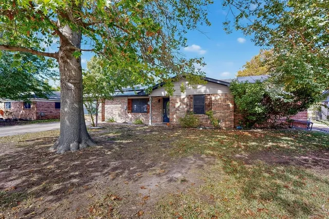 $238,200 | 418 Hillside Drive, Gainesville, TX 76240