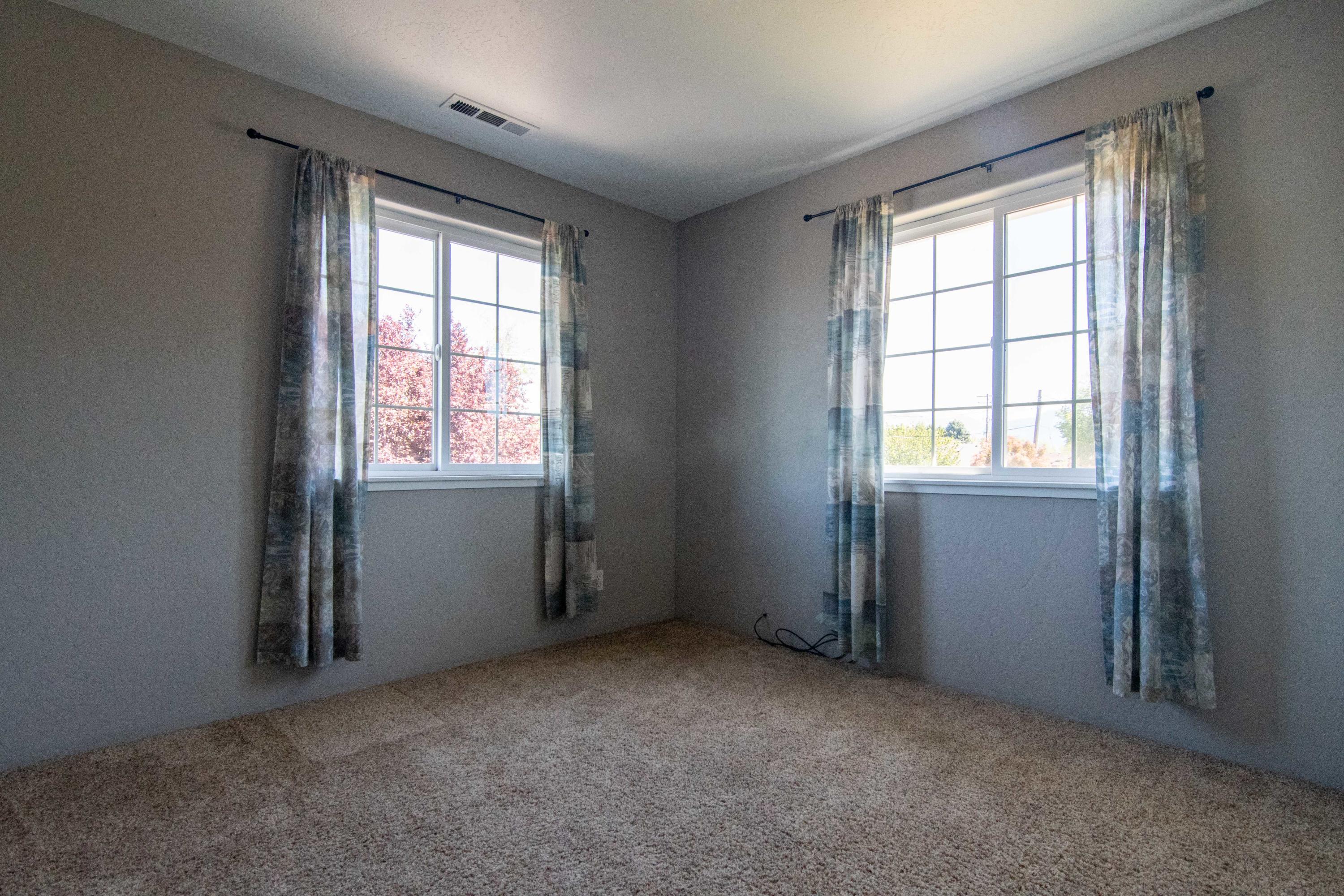 1668 Leonard Road Grants Pass, OR 97527 - Photo 28 of 34 3rd Bedroom