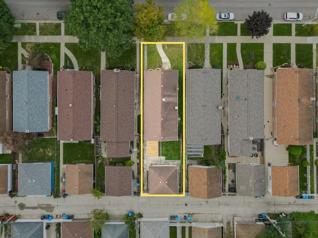 a picture of a bench in front of building