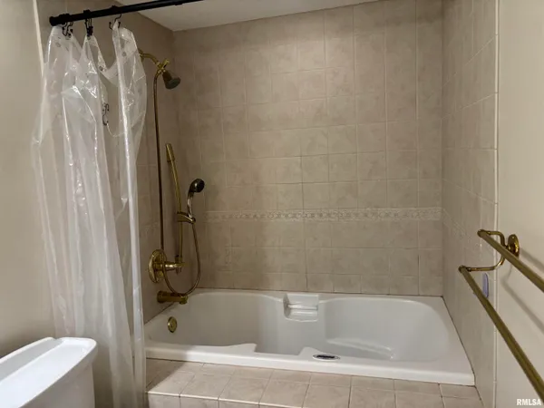 $420,000 | 3 Brock Lane, Murphysboro, IL 62966