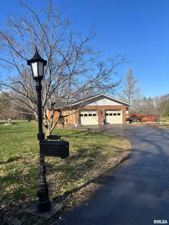$420,000 | 3 Brock Lane, Murphysboro, IL 62966