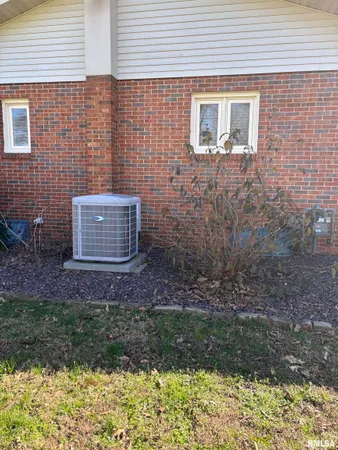 $420,000 | 3 Brock Lane, Murphysboro, IL 62966