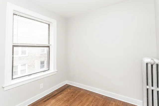 $900 | 6949 South Paxton Avenue, Unit 3C, Chicago, IL 60649
