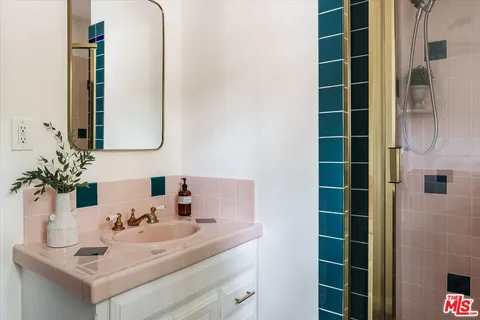 $2,497,000 | 4189 Holly Knoll Drive, Los Angeles, CA 90027