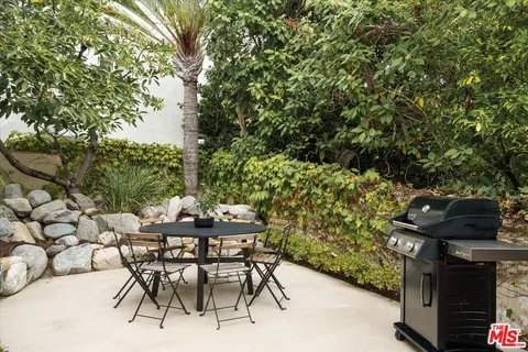 $2,497,000 | 4189 Holly Knoll Drive, Los Angeles, CA 90027