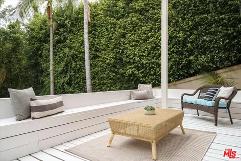 $2,497,000 | 4189 Holly Knoll Drive, Los Angeles, CA 90027