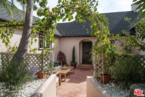 $2,497,000 | 4189 Holly Knoll Drive, Los Angeles, CA 90027