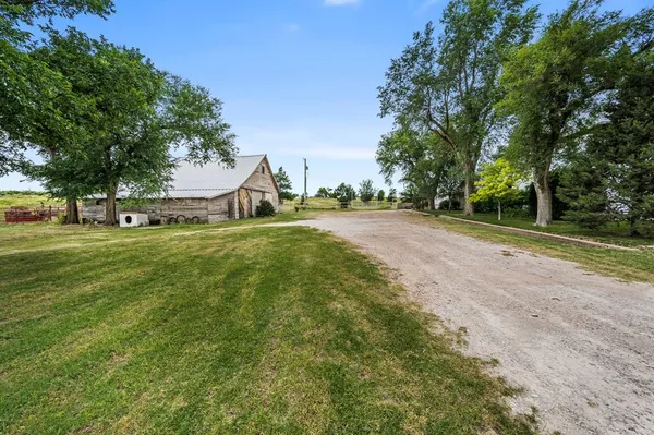 $850,000 | 1204 East Cheyenne Avenue, Canadian, TX 79014