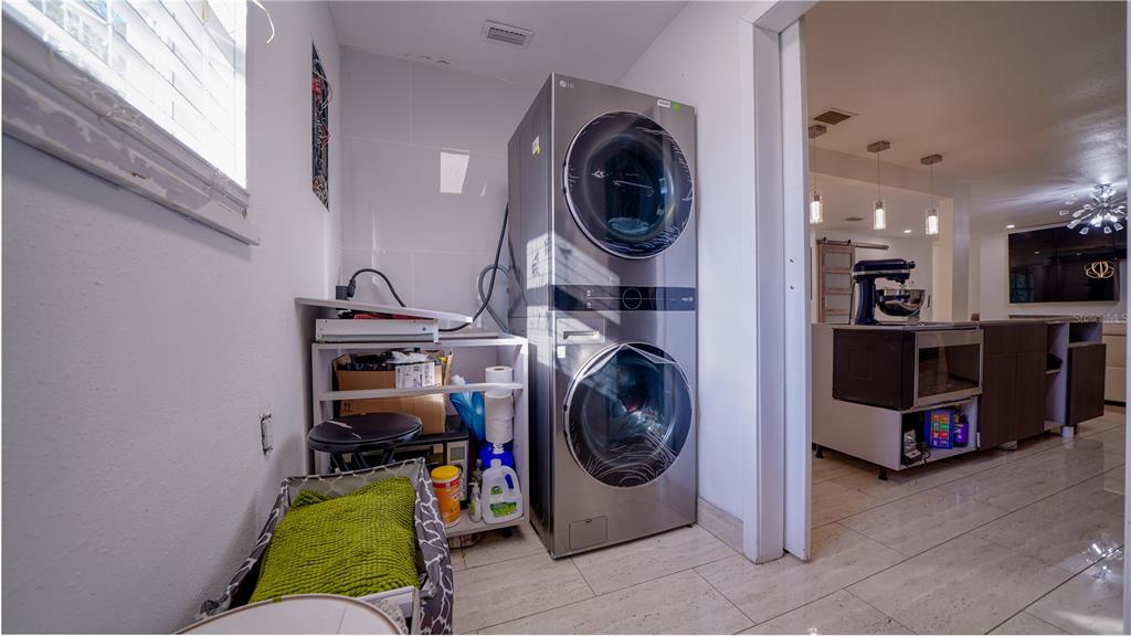 5160 Haywood Ruffin Road St. Cloud, FL 34771 - Photo 24 of 39 a utility room with dryer and washer