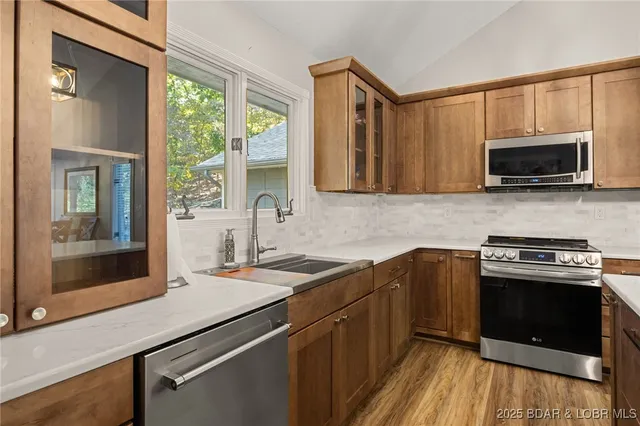 $455,000 | 758 Foxhead Shores Drive, Linn Creek, MO 65052