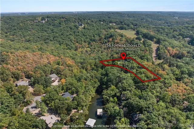 $455,000 | 758 Foxhead Shores Drive, Linn Creek, MO 65052