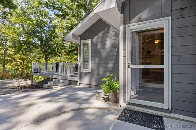 $455,000 | 758 Foxhead Shores Drive, Linn Creek, MO 65052