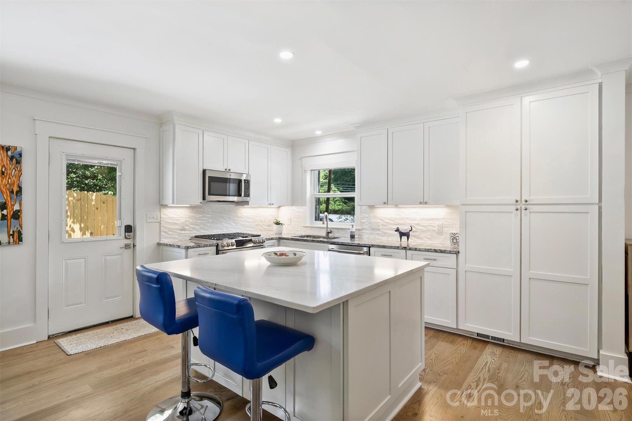 1320 Brook Road Charlotte, NC 28205 - Photo 8 of 37