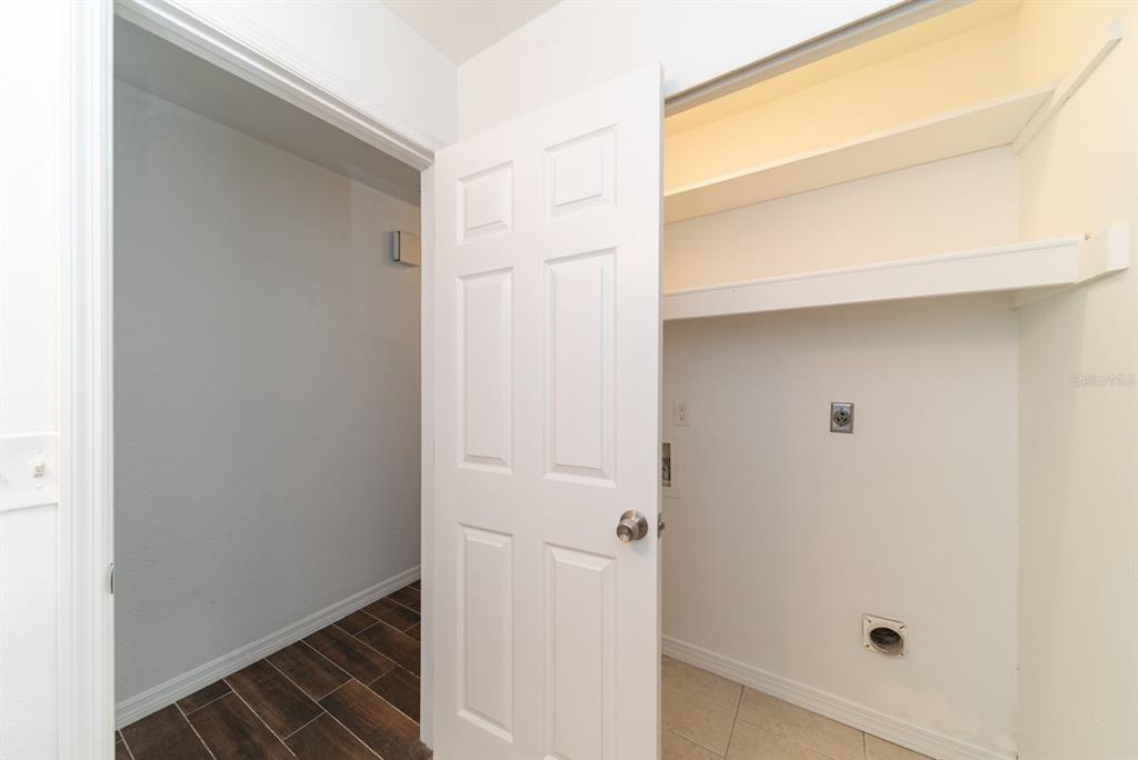 6345 Hatcher Road Lakeland, FL 33811 - Photo 14 of 41 a view of a hallway