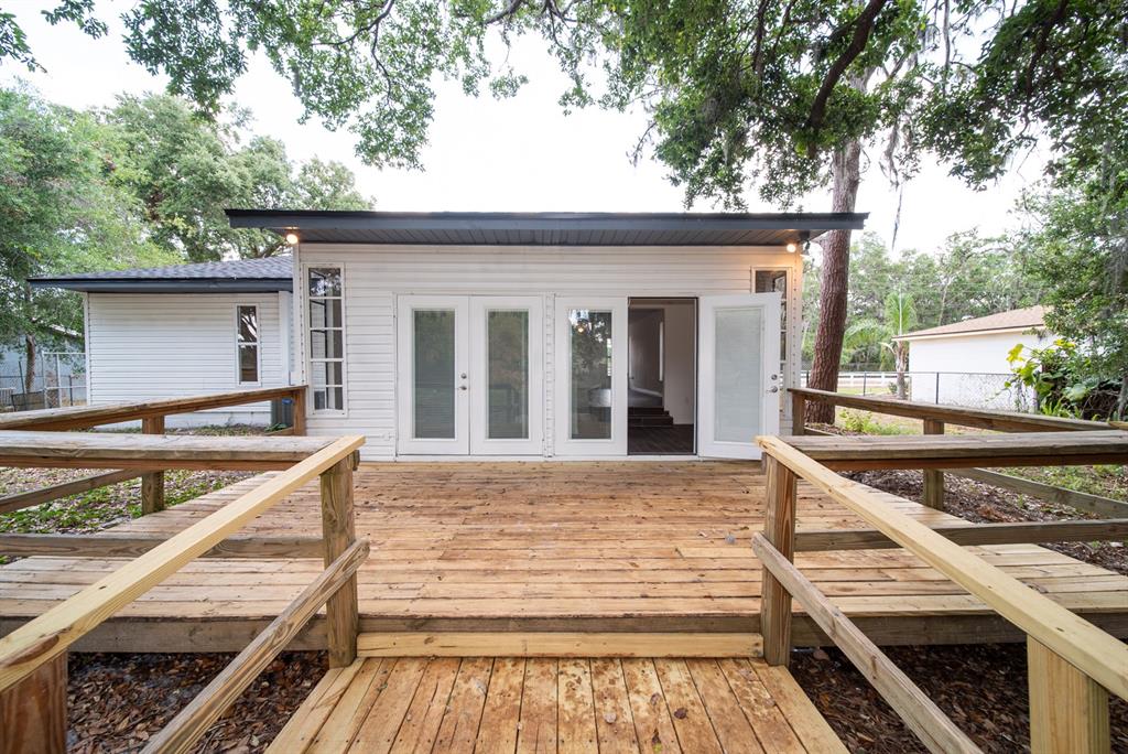 6345 Hatcher Road Lakeland, FL 33811 - Photo 23 of 41 a view of a balcony with wooden floor and fence and a pot