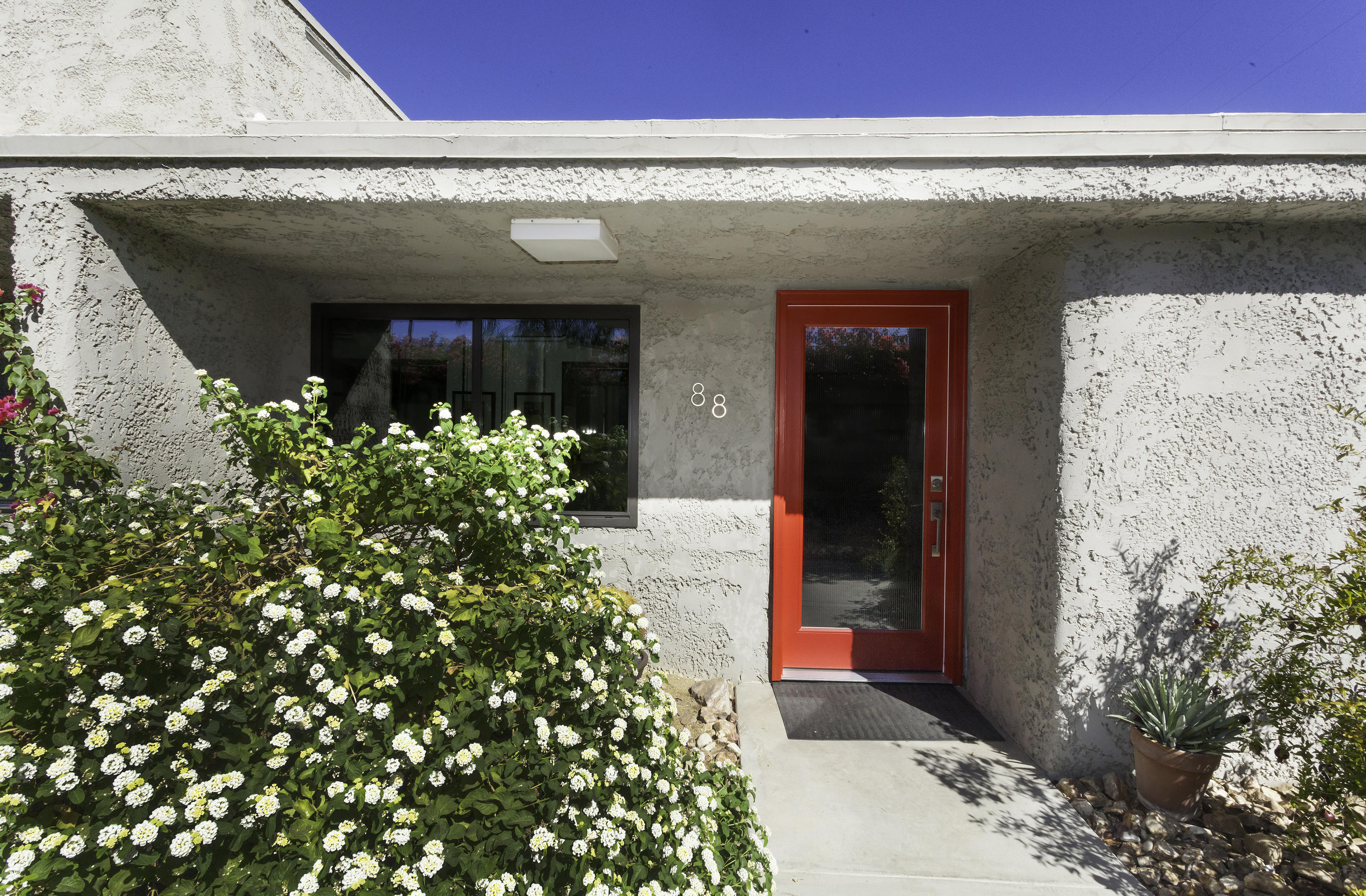 1111 Ramon Road, Unit 88 Palm Springs, CA 92264 - Photo 2 of 24 a front view of a house