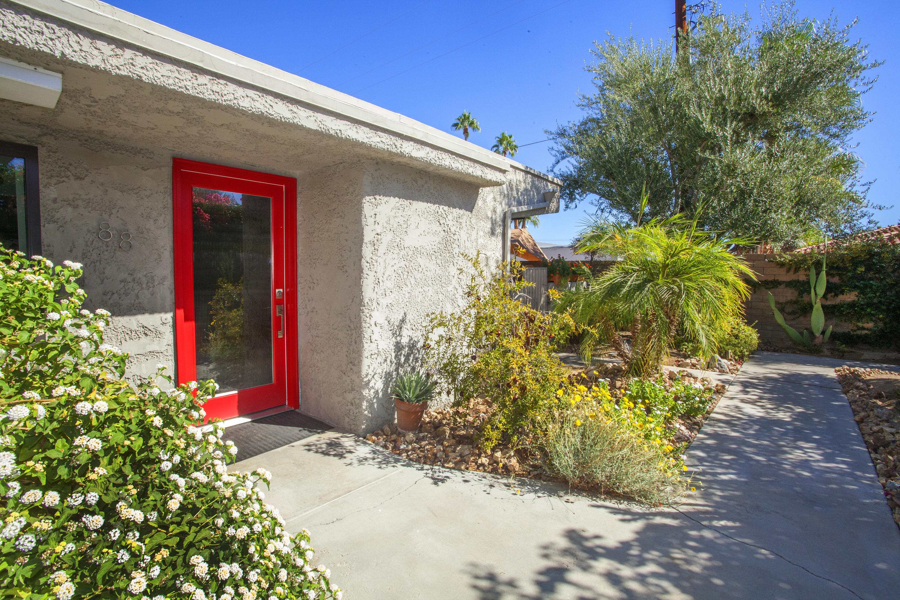 1111 Ramon Road, Unit 88 Palm Springs, CA 92264 - Photo 3 of 24 a front view of a house with a yard