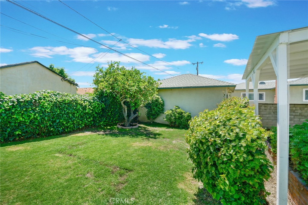5626 Lenore Avenue Arcadia, CA 91006 - Photo 19 of 23 a view of a backyard of the house