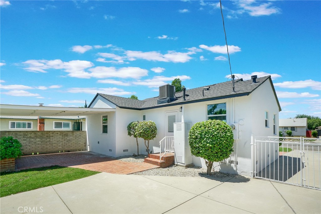 5626 Lenore Avenue Arcadia, CA 91006 - Photo 20 of 23 a view of a house with backyard and garden