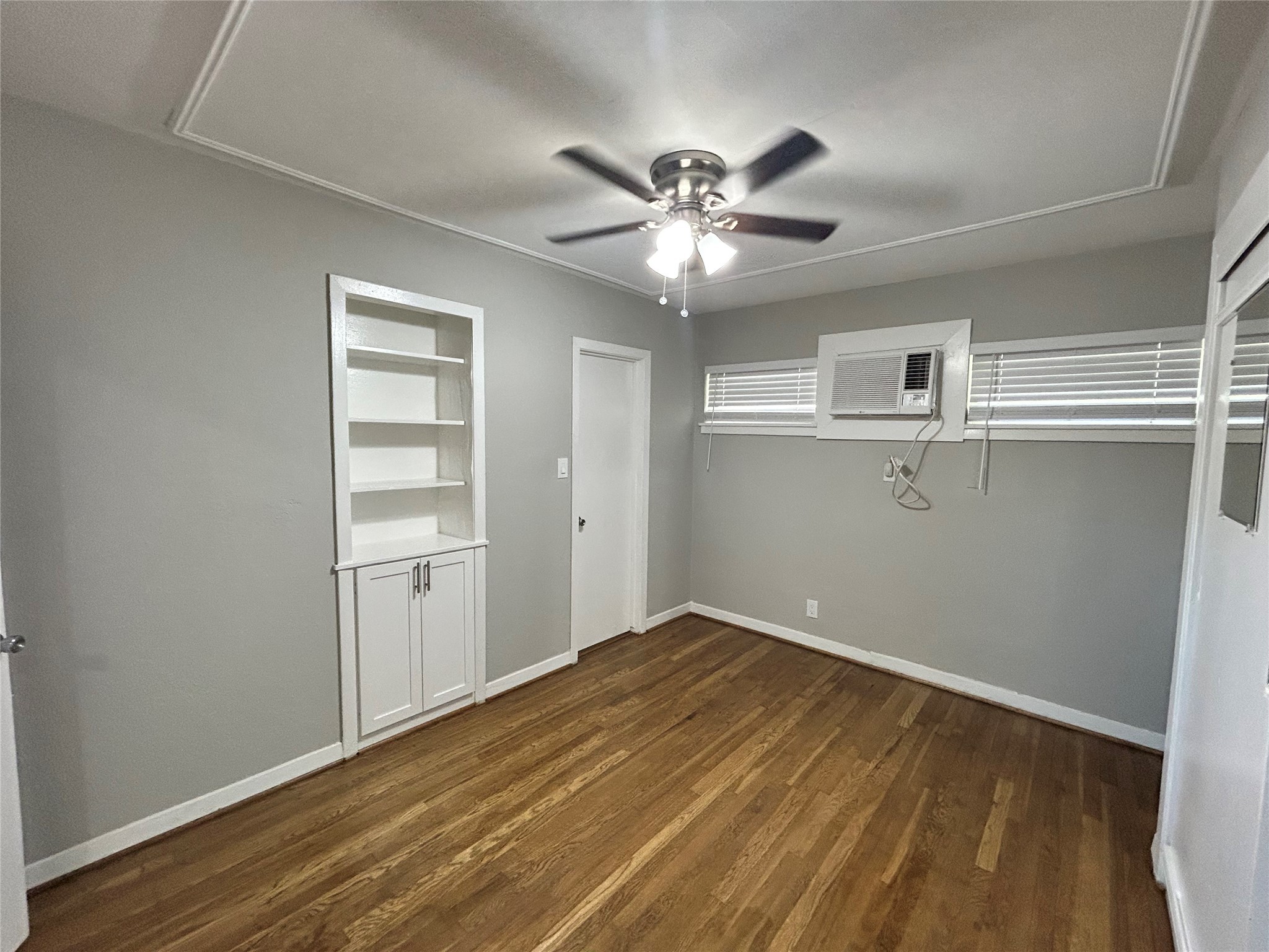 3520 Garrott Street, Unit 2 Houston, TX 77006 - Photo 6 of 14 a view of empty room with wooden floor